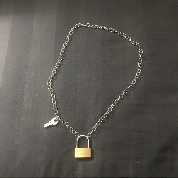 Padlock & Key Necklace 🔐 - Picture 2 of 2